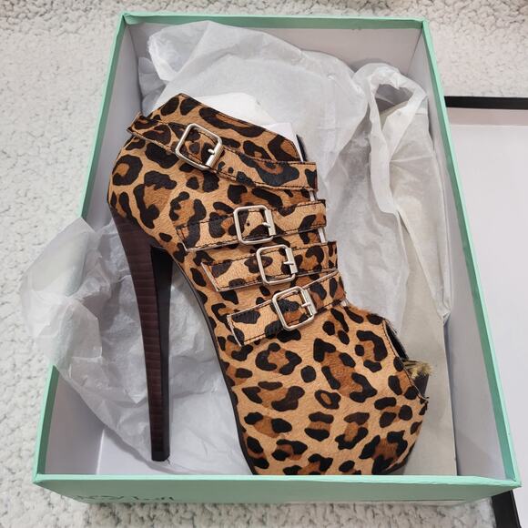 N.Y.L.A. Women's Larilie Cheetah Leather heels  size 6 M US - Picture 6 of 8